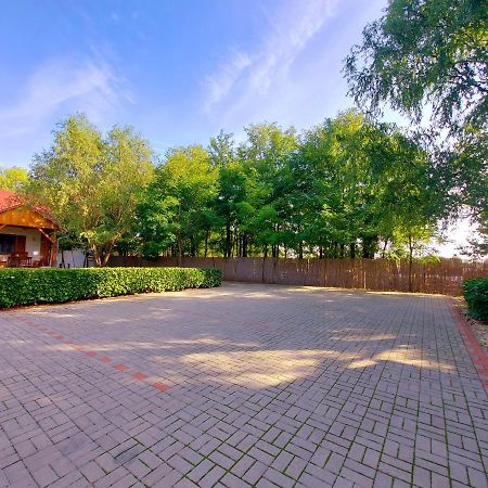 Akacos Tanya Es Vendeghaz Hotel Marok Ngoại thất bức ảnh