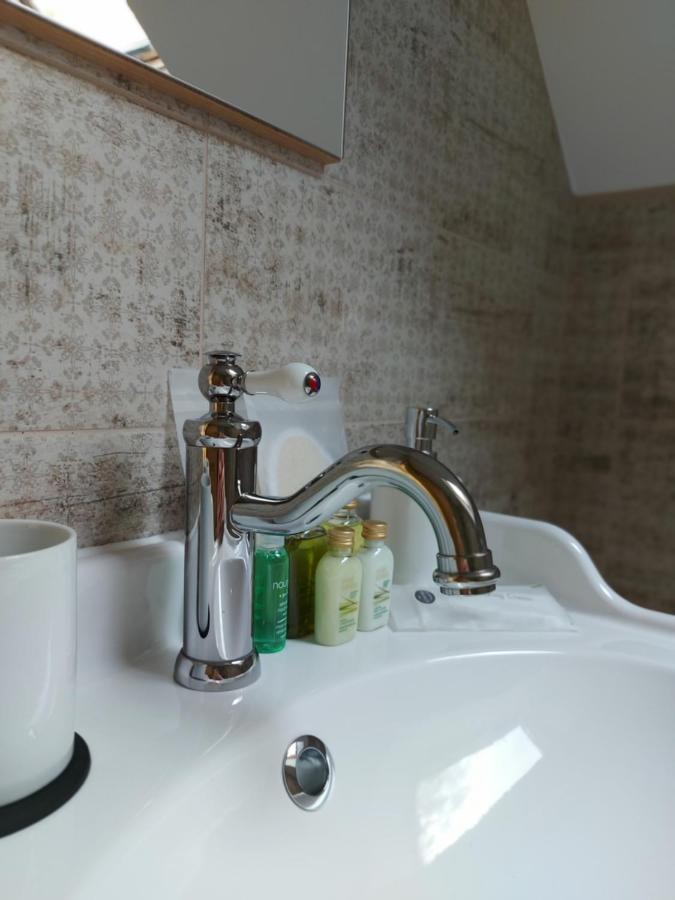 Akacos Tanya Es Vendeghaz Hotel Marok Ngoại thất bức ảnh