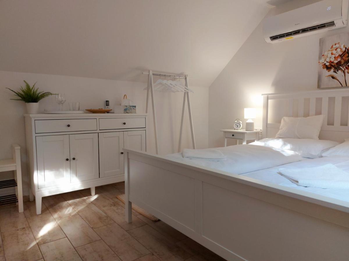 Akacos Tanya Es Vendeghaz Hotel Marok Ngoại thất bức ảnh